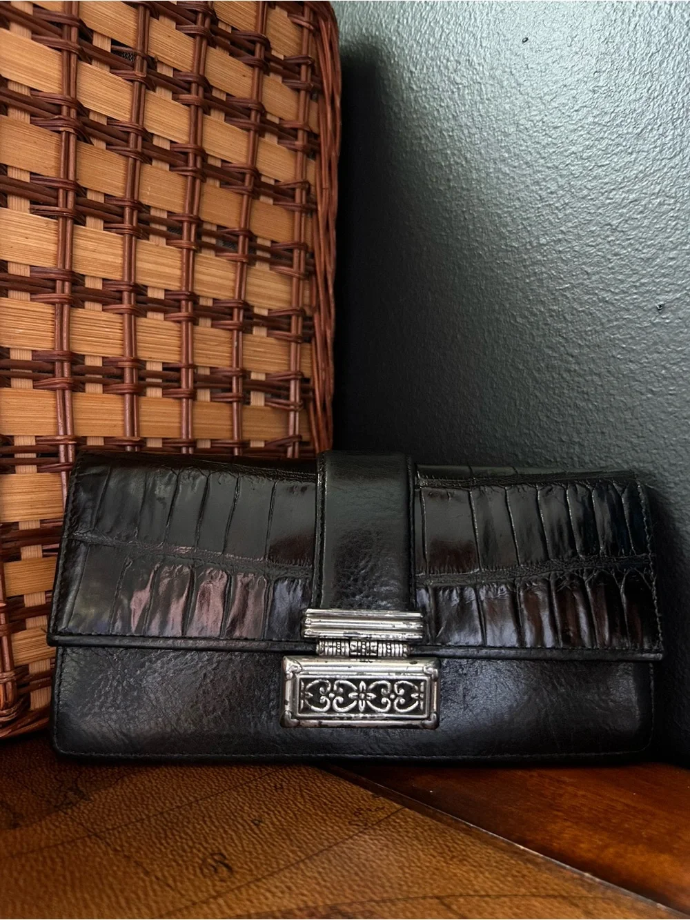 vintage Brighton croc-embossed black leather crossbody wallet - Picture 3 of 16